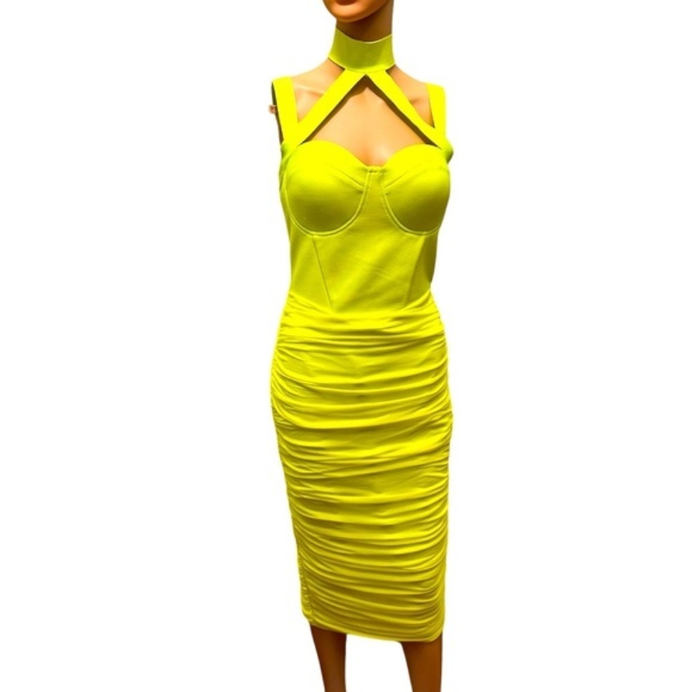 Bandage dress in bright yellow!